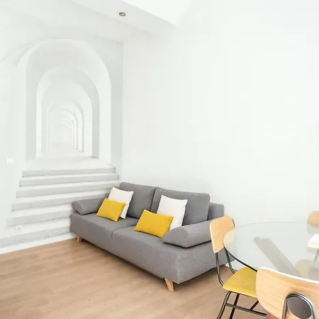 Spacious & Bright - 6 Sleeping Places Just Steps Away From Charpennes Apartamento